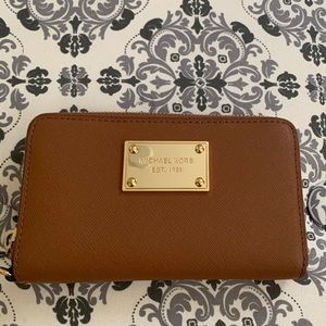 Michale Kors | Wristlet